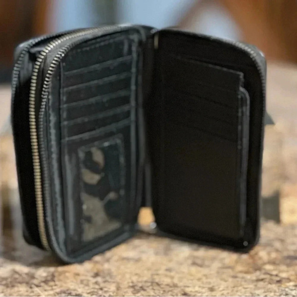 Rampage black zip around wallet 8 credit card slots 1 id holder - Picture 5 of 9
